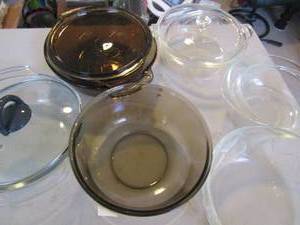 lot 140 image: Bowl lot- amber covered casserole, salad and other covered