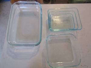 lot 150 image: Pyrex casserole dishes