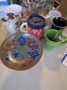 lot 152 image: Glass lot- tea, coffee, tumblers