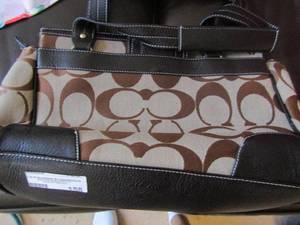 lot 158 image: NEW Coach purse