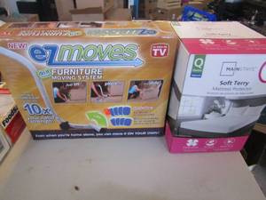 lot 166 image: EZ move furniture movers NEW soft terry mattress protector