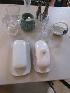 lot 172 image: 2 covered butter dishes, a crystal glass, 2 crinkle glasses and a vase