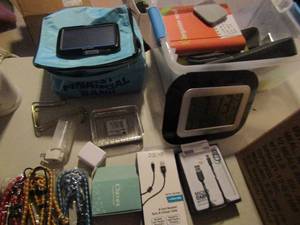 lot 180 image: Magellan car GPS, 6 Micro Cable 2 gear cable bungees night light and more