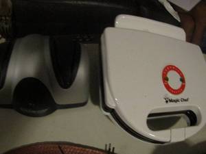 lot 194 image: Magic chef sandwich toaster Presto eversharp electric knife sharpener