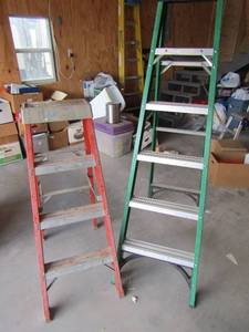 lot 9 image: 6 Green Husky step ladder and 4 orange step ladder (x the money)