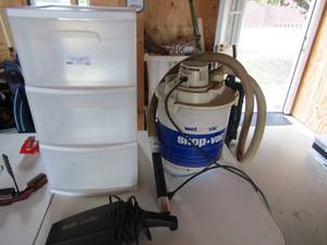 lot 16 image: Handheld Car-vac B&D 3 drawer plastic storage container wet dry shop vac