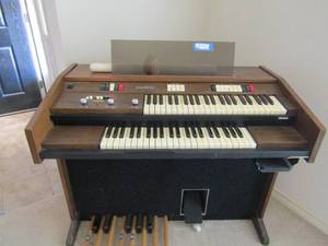 lot 215 image: Baldwin Organ Wonder Cord-all keys work 2 deck keys 36x43x24