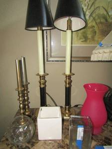 lot 220 image: 22 lamps with shades, fish bowls and vases