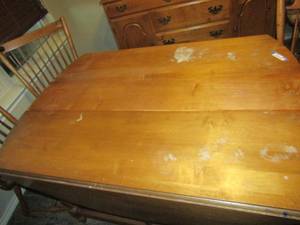 lot 224 image: OVAL LIGHT BROWN DINING TABLE - SIDES DROP DOWN, HAS 6 CHAIRS( 2 CAPTAIN & 4 SIDE)