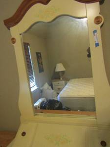 lot 30 image: MIRROR WITH STORAGE - SITS ON A DRESSER,  OFF WHITE   TRIM ON TOP  IS LIGHT  BROWN