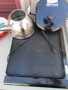 lot 249 image: Small George Forman grill, tea kettle, Presto foldaway griddle