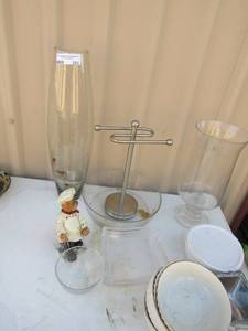 lot 251 image: Misc.- chef dog, salad bowl, clear glass vases and more