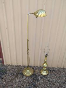 lot 252 image: 1 gold desk lamp no shade and 1 gold floor lamp no shade