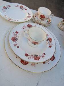 lot 33 image: Royal Crown Derby  BALI - 1 plate, 1 soup bowl, 2 cups, 1 dessert plate,  berry bowl