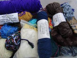 lot 44 image: Tub of assorted yarns