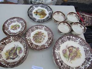 lot 53 image: Palissy England game 1853 series dish set- 6 dinner plates, 4 cups, 6 soup bowls, 5 dessert plates 3 saucers