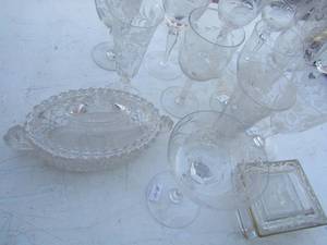 lot 76 image: Wine glasses and 2 covered candy dishes