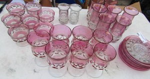 lot 87 image: Bubble red dish set- 7 dessert cups, 7 saucers, 7 wine glasses 7 tea glasses 2 juice glasses