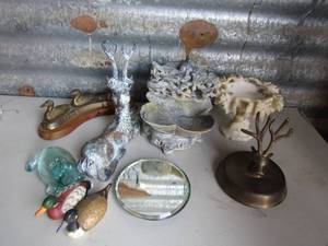 lot 98 image: Animal figurines- seal, ducks, deers, birds in bath and metal ducks in a row