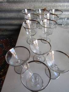 lot 119 image: Set of 7 tall martini glasses with silver rim and 4 short similar short ones