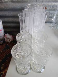 lot 124 image: 12 drinking glasses