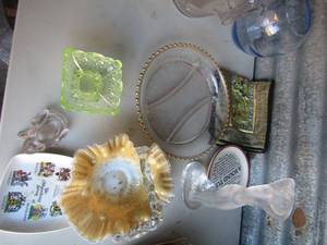 lot 135 image: 9 female statue, divided tray, yellow glass basket