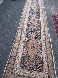 lot 16 image: Genuine hand woven Oriental rug India 100% wool pile 14 FT by 32 