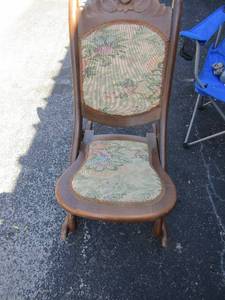 lot 28 image: Vintage Rocker Chair solid wood Floral fabric, folds up