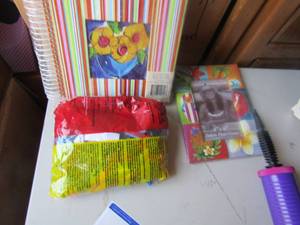 lot 163 image: Two pack canvas journal, 4x6 deluxe photo frame bag of animal balloons