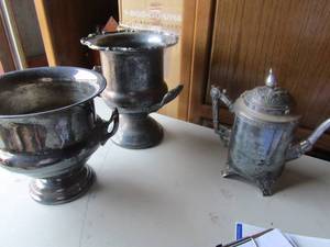 lot 173 image: 1913 Meridion silver plate tea pot #15 double handled silver platted champagne chiller x 2