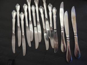 lot 207 image: Knives Cambridge stainless x 3 and unmarked qty.11