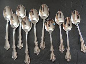 lot 210 image: Oneida spoons-Teaspoons x 3, Tablespoons x 6, Soup x 1