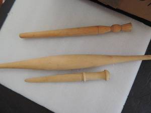 lot 212 image: Weaving Bobbins x 3 (16, 11, and 8.5)