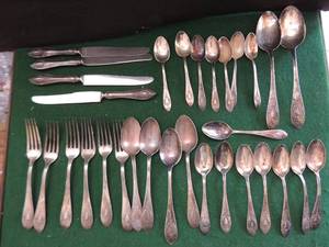 lot 185 image: Sterling silver cutlery Pat.11-28-03  Serving spoons x2, Table spoons x4, Forks x6, Teaspoon 5.5x7,  Knifes x4  Spoons 5.75 x 8    Total WT. 36.4 oz..