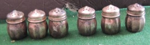 lot 201 image: Sterling silver Individual Salt shakers 1.5 qty 6. wt.30gms
