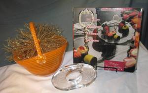 lot 11 image: Home Decor & Serving Tray