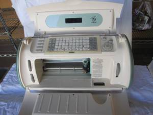 lot 23 image: Cricut machine - WORKS