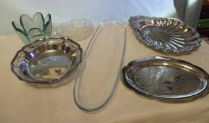 lot 24 image: Mixed serving dishes