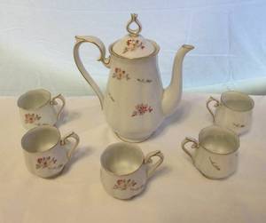 lot 29 image: $$Tea Set