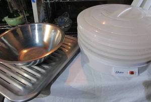 lot 33 image: Food Dehydrator Powers on, Roasting pan and Silver mixing bowl