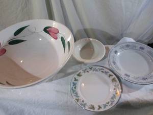 lot 44 image: Misc china pieces
