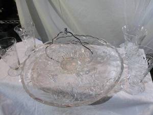 lot 45 image: Glasswares