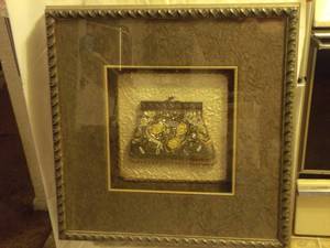 lot 49 image: Award Wining Framed Vintage Handbag (Goes with lot 50)