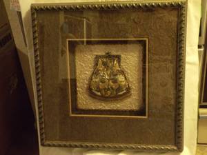 lot 50 image: Award Wining Framed Vintage Handbag (Goes with lot 49)