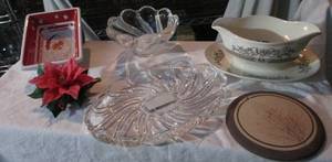 lot 64 image: Holiday Lot, Franklin Mint Poinsettia, Mikasa dishes and more