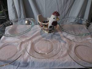 lot 74 image: Vintage Pie Plates and Kitchen Items