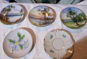 lot 80 image: Decorative Wall Plates
