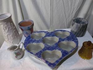 lot 111 image: Misc Home decor and baking dish
