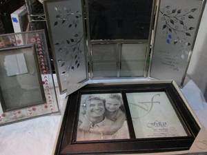 lot 121 image: Mixed lot of photo frames