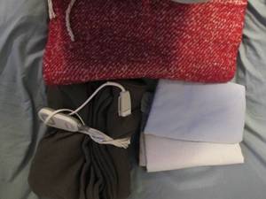 lot 126 image: Misc bedding